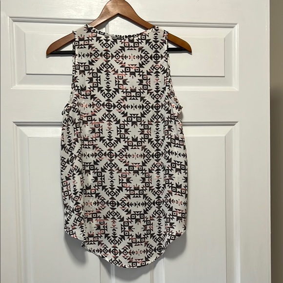 Aztec Print Sleeveless High Low Tank - Picture 4 of 7